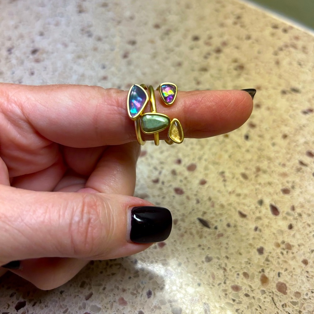 Kendra Scott Ivy rings in gold.  Perfect condition!